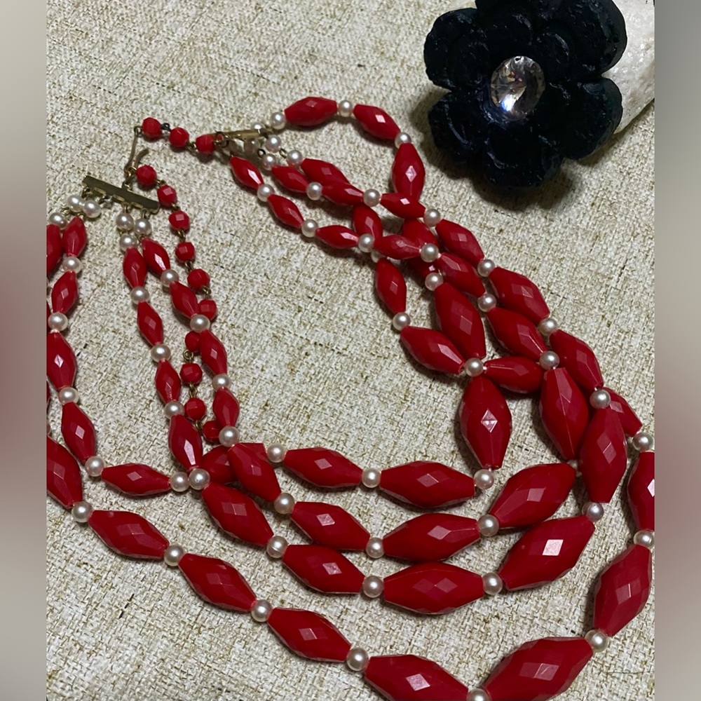 🦋Vintage Red Beaded Necklace with Pearl Accents🦋